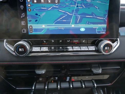 Used 2024 Chevrolet Colorado Z71 w/ Z71 Convenience Package 2 image 19