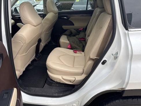 Used 2021 Toyota Highlander Platinum image 9