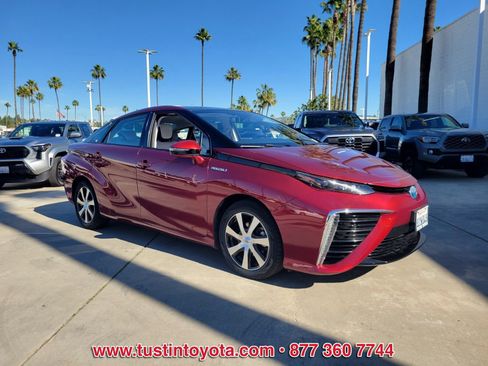 Certified 2017 Toyota Mirai Base image 2