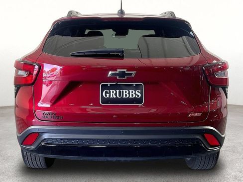 Used 2025 Chevrolet Trax RS w/ Sunroof Package FWD image 5
