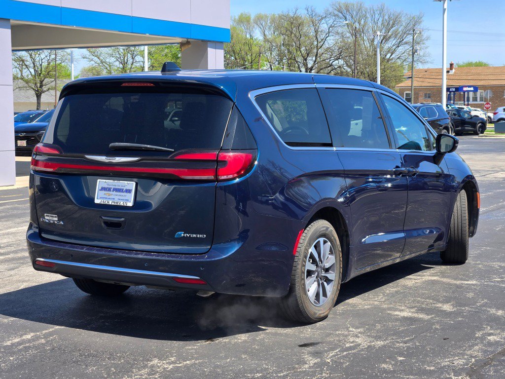 Used 2024 Chrysler Pacifica Limited FWD image 11