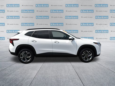 Used 2025 Chevrolet Trax LT image 4