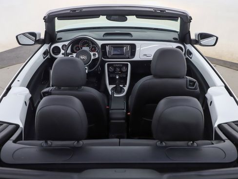 Used 2019 Volkswagen Beetle 2.0T SE image 9