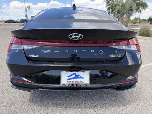 Used 2023 Hyundai Elantra Limited FWD image 4