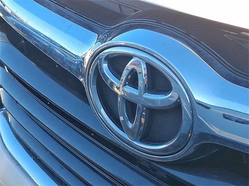 Used 2015 Toyota Highlander XLE image 3