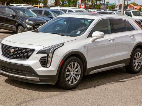 Used 2021 Cadillac XT4 Premium Luxury w/ Enhanced Visibility Package FWD image 9