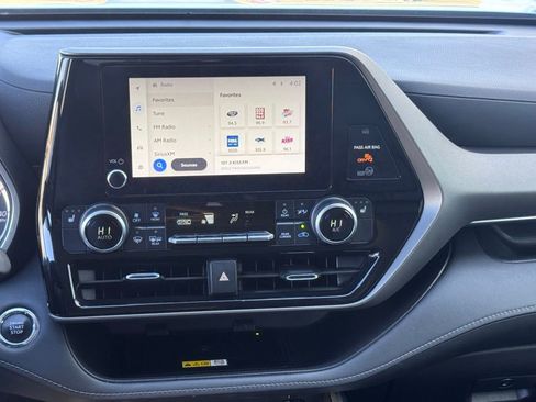 Used 2023 Toyota Highlander XLE image 25