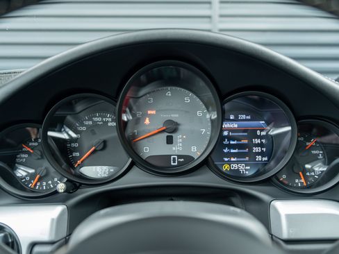 Certified 2019 Porsche 911 Carrera 4S AWD/4WD image 27