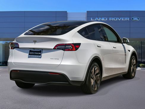 Used 2023 Tesla Model Y Long Range AWD/4WD image 4