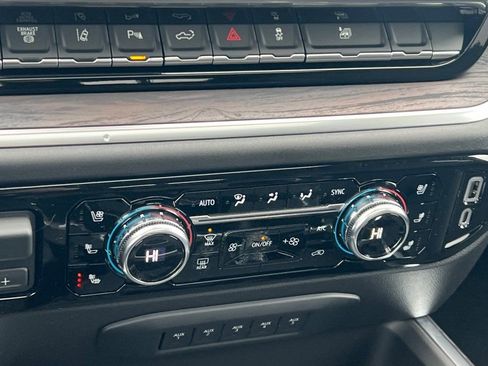 New 2026 GMC Sierra 3500 SLT w/ SLT Convenience Package image 17