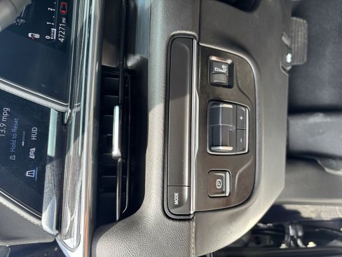 Used 2021 Cadillac Escalade Sport RWD image 19