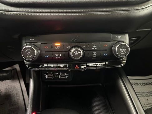 Used 2021 Dodge Durango SXT image 31