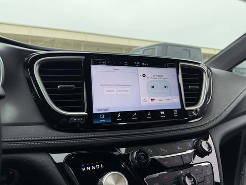 New 2026 Chrysler Pacifica Select image 33