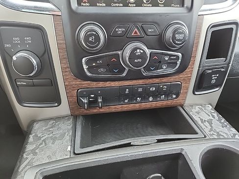 Used 2015 RAM 2500 Laramie w/ Convenience Group AWD/4WD image 23