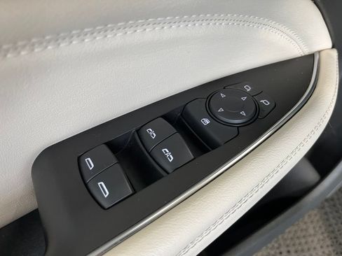 Used 2019 Buick Regal Avenir w/ Driver Confidence Package II FWD image 5