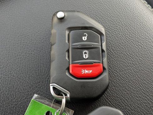 Used 2023 Jeep Wrangler Unlimited Sahara image 29