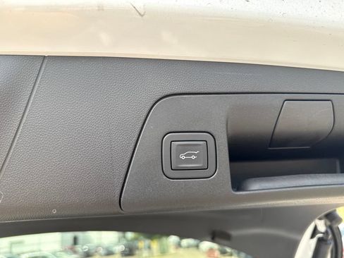 Used 2025 Buick Envision Avenir AWD/4WD image 10