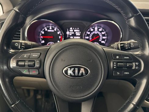 Used 2017 Kia Sedona LX w/ LX Essentials Premium Package FWD image 25