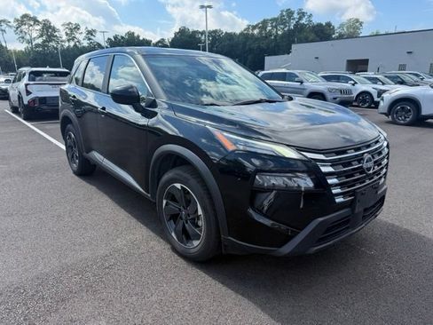 Used 2025 Nissan Rogue SV AWD/4WD image 2