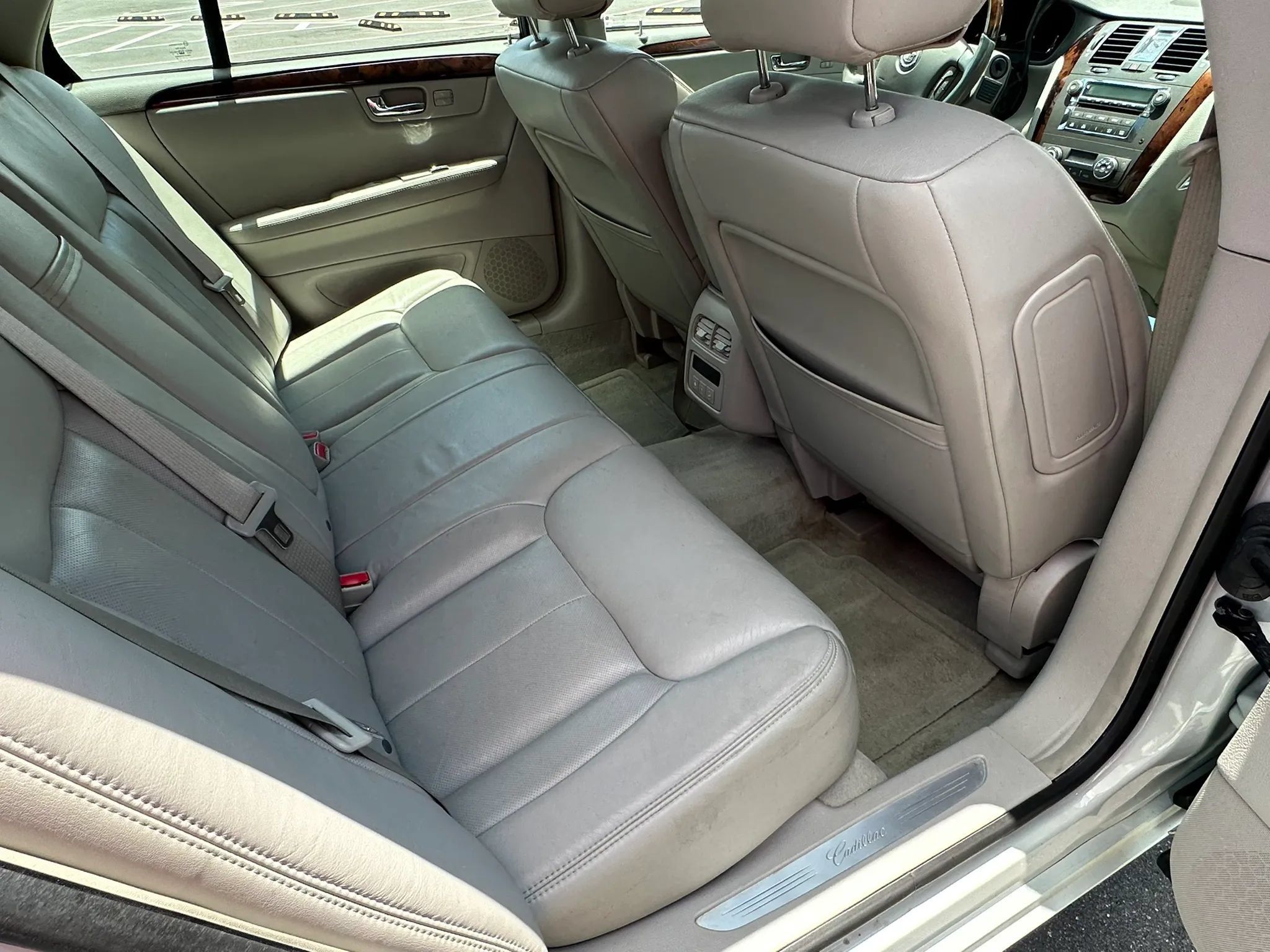 Used 2010 Cadillac DTS Luxury FWD image 25
