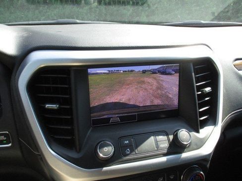 Used 2021 GMC Acadia SLE image 23