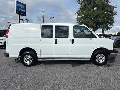 Used 2024 GMC Savana 2500 w/ Driver Convenience Package RWD image 4