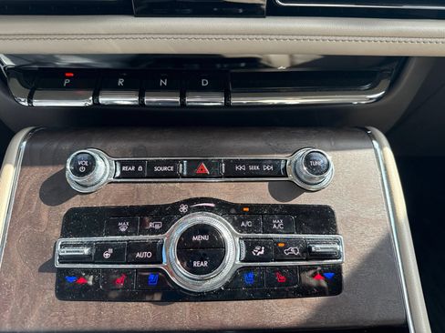 Used 2023 Lincoln Aviator Grand Touring w/ Equipment Group 301A AWD/4WD image 14