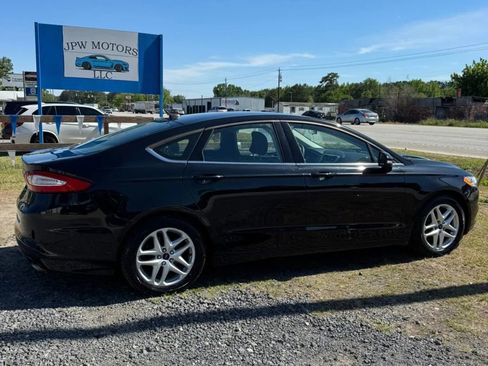 Used 2016 Ford Fusion SE FWD image 10