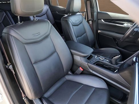 Used 2025 Cadillac XT6 Premium Luxury image 33