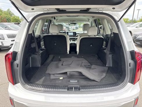 Used 2024 Kia Telluride S FWD image 11