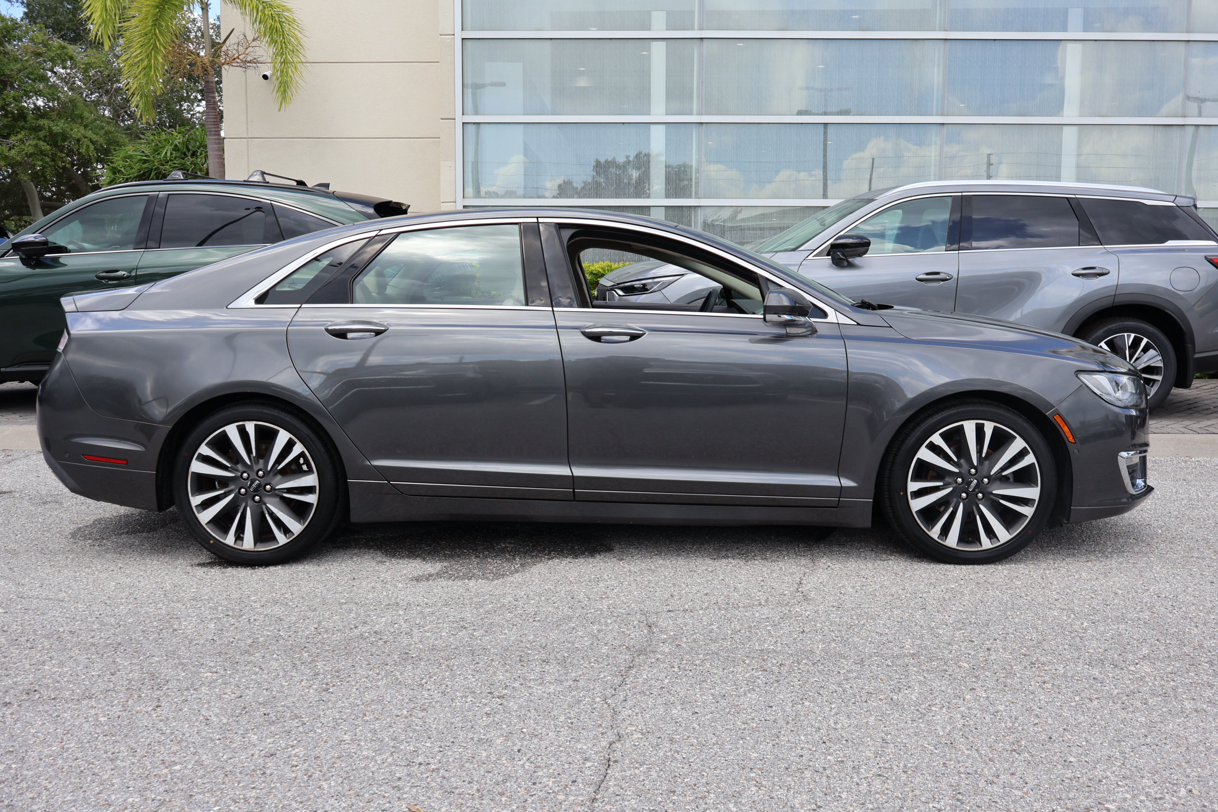 Used 2018 Lincoln MKZ Reserve w/ Technology Package FWD image 11
