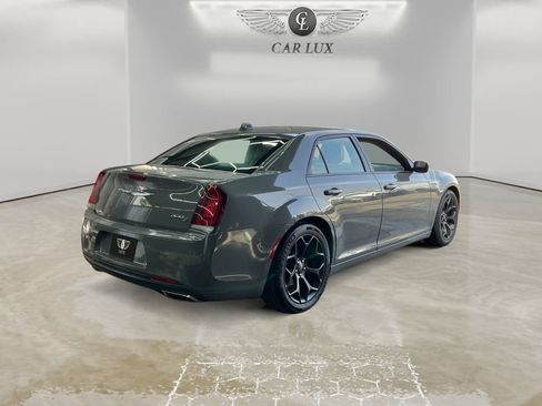 Used 2019 Chrysler 300 S image 5