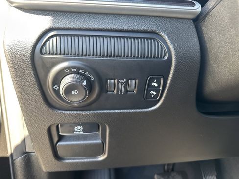 Used 2023 Jeep Wagoneer Base image 14