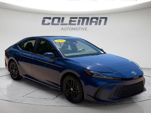 Used 2025 Toyota Camry SE FWD image 7