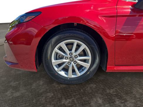Used 2025 Toyota Camry SE FWD image 9