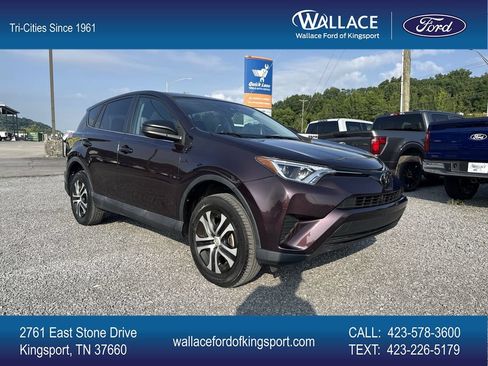 Used 2018 Toyota RAV4 LE FWD image 1