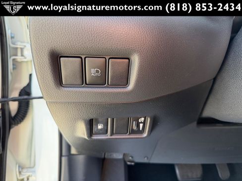 Used 2018 Toyota C-HR XLE image 19