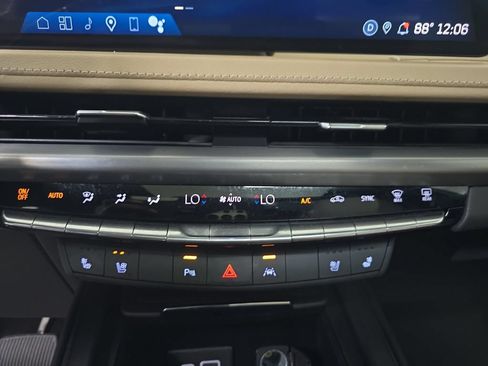Used 2024 Cadillac XT4 Premium Luxury w/ Technology Package FWD image 25