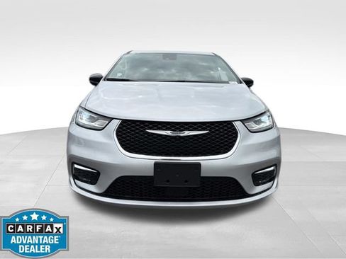 Used 2024 Chrysler Pacifica Limited FWD image 9