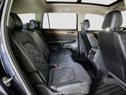 Used 2024 Volkswagen Atlas SE w/ Panoramic Sunroof Package FWD image 15
