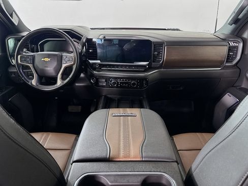 Used 2024 Chevrolet Silverado 2500 High Country w/ Technology Package AWD/4WD image 3