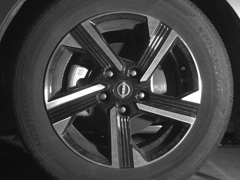 Used 2025 Nissan Sentra SV FWD image 12