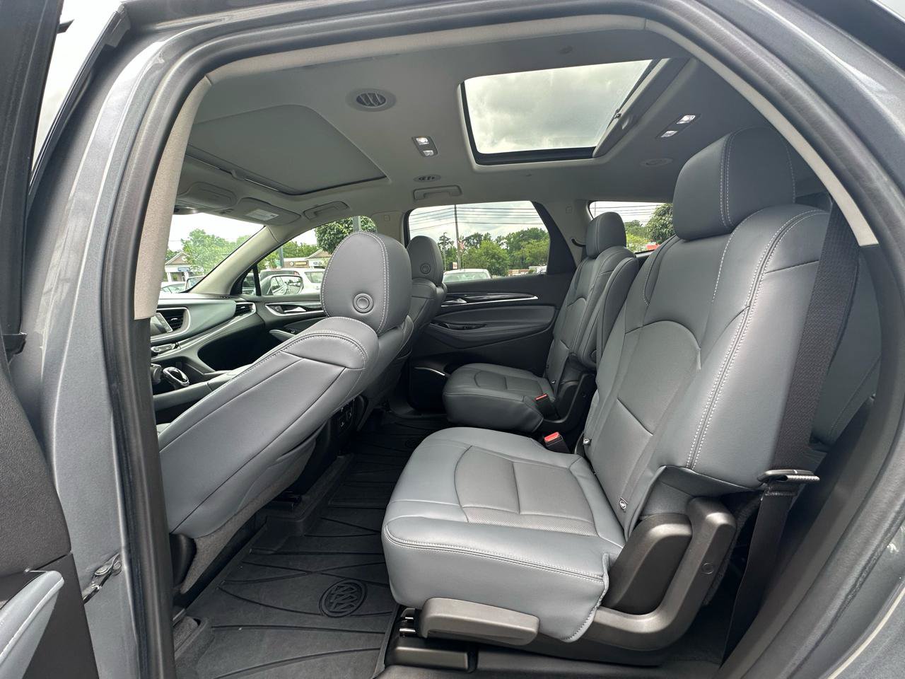 Used 2019 Buick Enclave Premium w/ Experience Buick Package FWD image 25