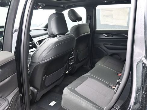 New 2026 Jeep Grand Cherokee Laredo AWD/4WD image 10