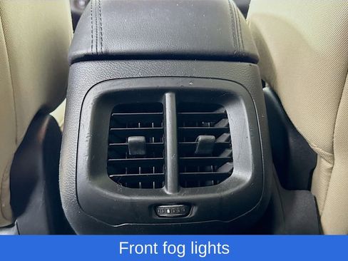 Used 2017 Jeep Cherokee Latitude w/ Comfort/Convenience Group image 32