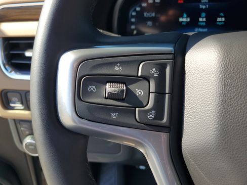 Used 2024 Chevrolet Suburban Premier image 28