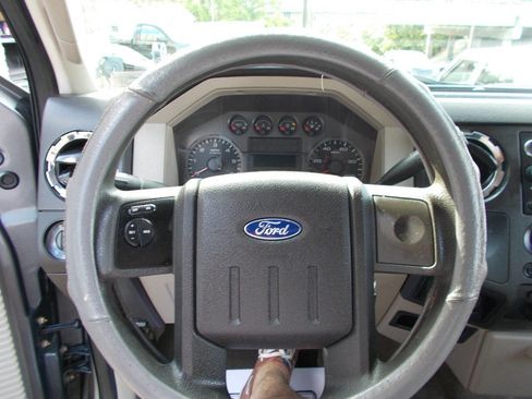 Used 2009 Ford F250 XLT AWD/4WD image 9