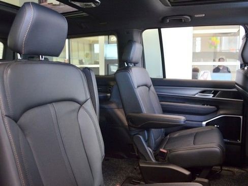 New 2026 Jeep Grand Wagoneer 4WD image 33