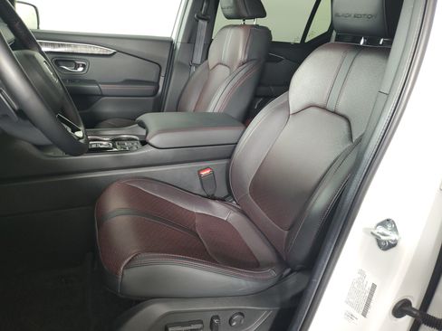 Certified 2025 Honda Pilot Black Edition image 12