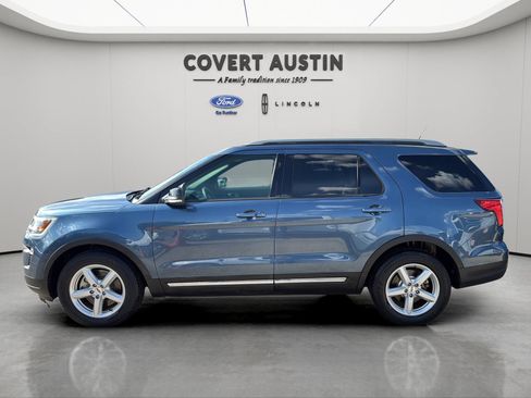 Used 2018 Ford Explorer XLT w/ Equipment Group 202A FWD image 2